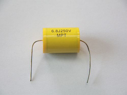 Horizontal axial feedthrough capacitor